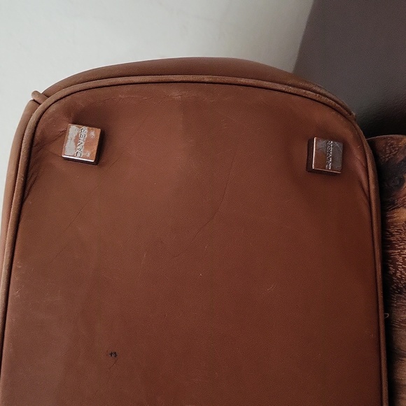 Danier Vintage Structured Leather Tote in Tan - Picture 16 of 16